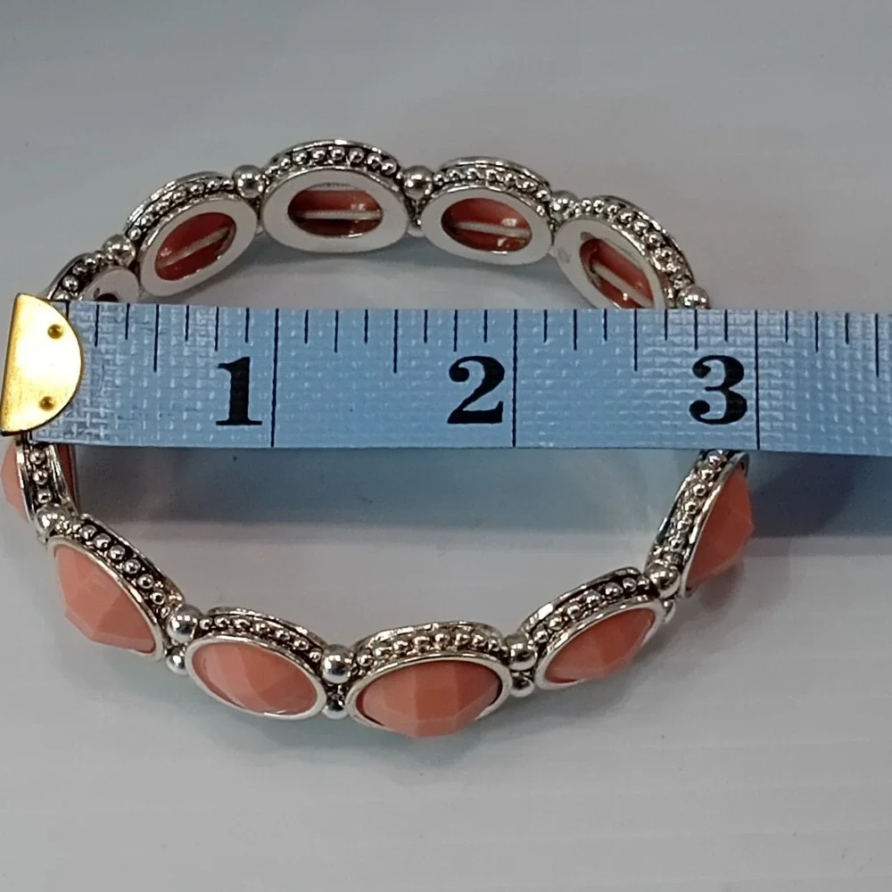 Napier Coral Pink Faceted Oval Bead Stretch Bracelet Silver Tone Beaded VTG Styl